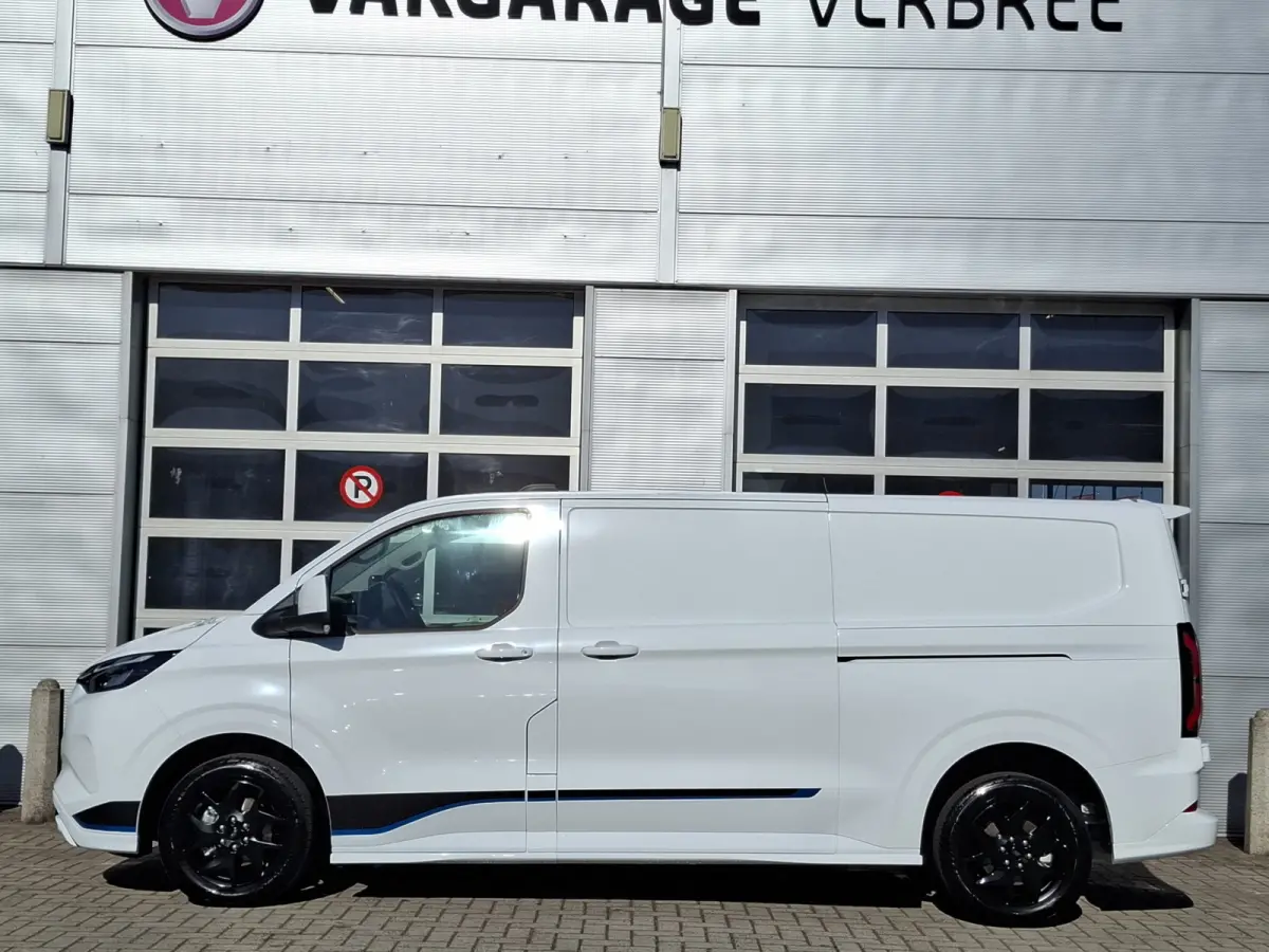Cust. 340 L2H1 Sport 71 kWh | Nieuw!! | 370KM WLTP | 2.300 KG trekgewicht | Android/Apple Carplay | Voorstoelen/Stuur Verwarmd | Beide Kanten Schuifdeur | LM Velgen 17" | Airco |