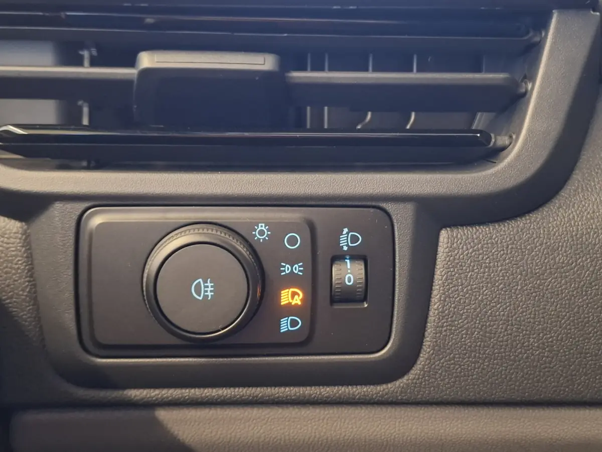 Cust. 340 L2H1 Sport 71 kWh | Nieuw!! | 370KM WLTP | 2.300 KG trekgewicht | Android/Apple Carplay | Voorstoelen/Stuur Verwarmd | Beide Kanten Schuifdeur | LM Velgen 17" | Airco |