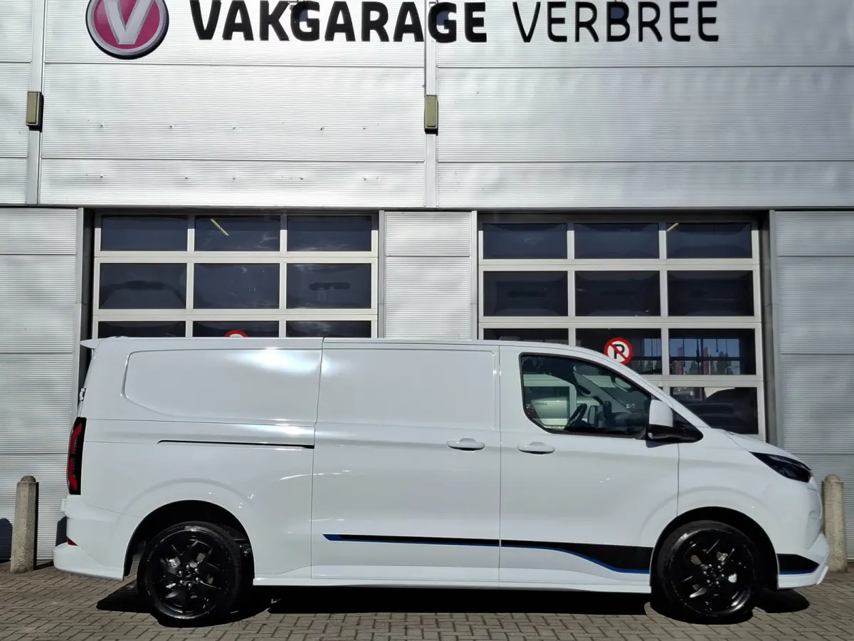 Cust. 340 L2H1 Sport 71 kWh | Nieuw!! | 370KM WLTP | 2.300 KG trekgewicht | Android/Apple Carplay | Voorstoelen/Stuur Verwarmd | Beide Kanten Schuifdeur | LM Velgen 17" | Airco |