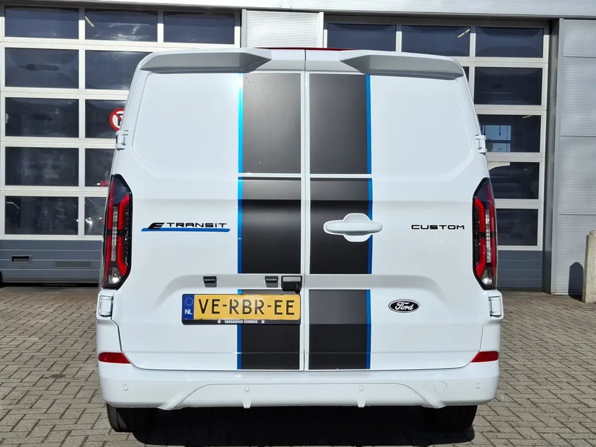 Cust. 340 L2H1 Sport 71 kWh | Nieuw!! | 370KM WLTP | 2.300 KG trekgewicht | Android/Apple Carplay | Voorstoelen/Stuur Verwarmd | Beide Kanten Schuifdeur | LM Velgen 17" | Airco |