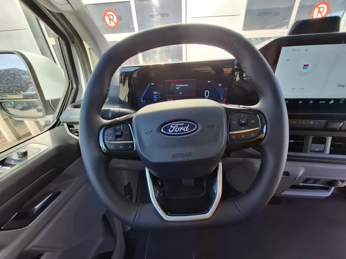 Cust. 340 L2H1 Sport 71 kWh | Nieuw!! | 370KM WLTP | 2.300 KG trekgewicht | Android/Apple Carplay | Voorstoelen/Stuur Verwarmd | Beide Kanten Schuifdeur | LM Velgen 17" | Airco |