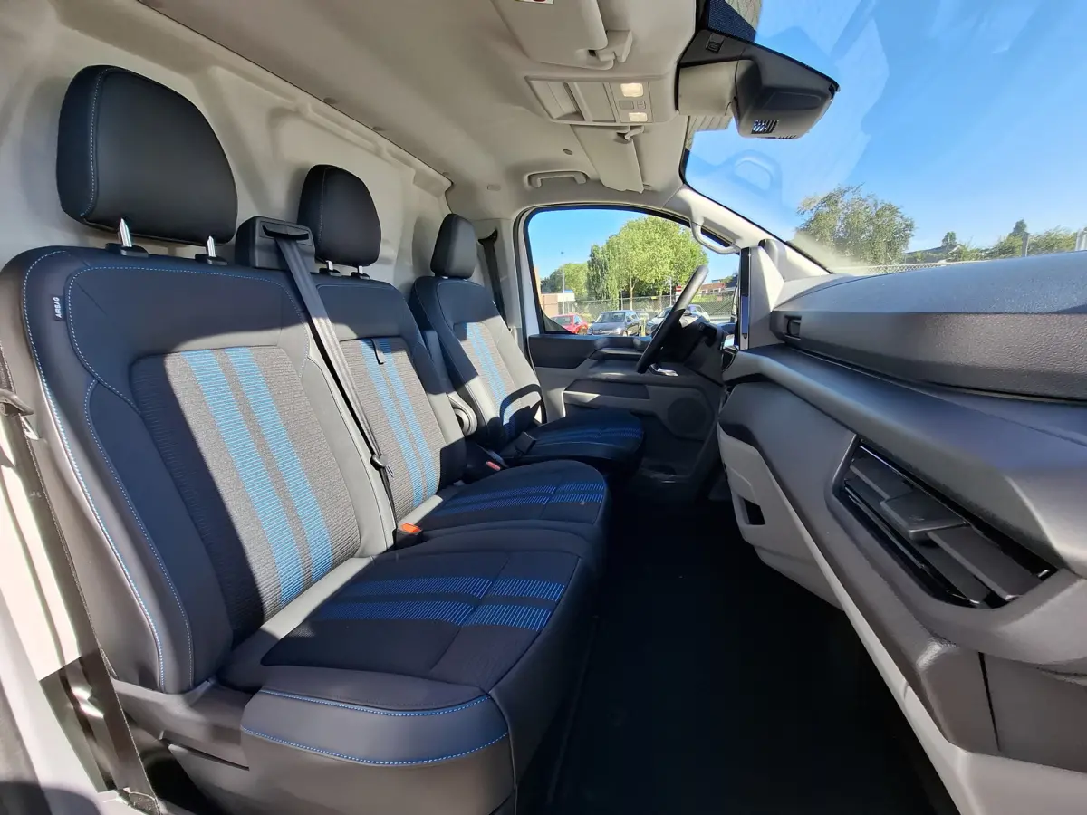 Cust. 340 L2H1 Sport 71 kWh | Nieuw!! | 370KM WLTP | 2.300 KG trekgewicht | Android/Apple Carplay | Voorstoelen/Stuur Verwarmd | Beide Kanten Schuifdeur | LM Velgen 17" | Airco |