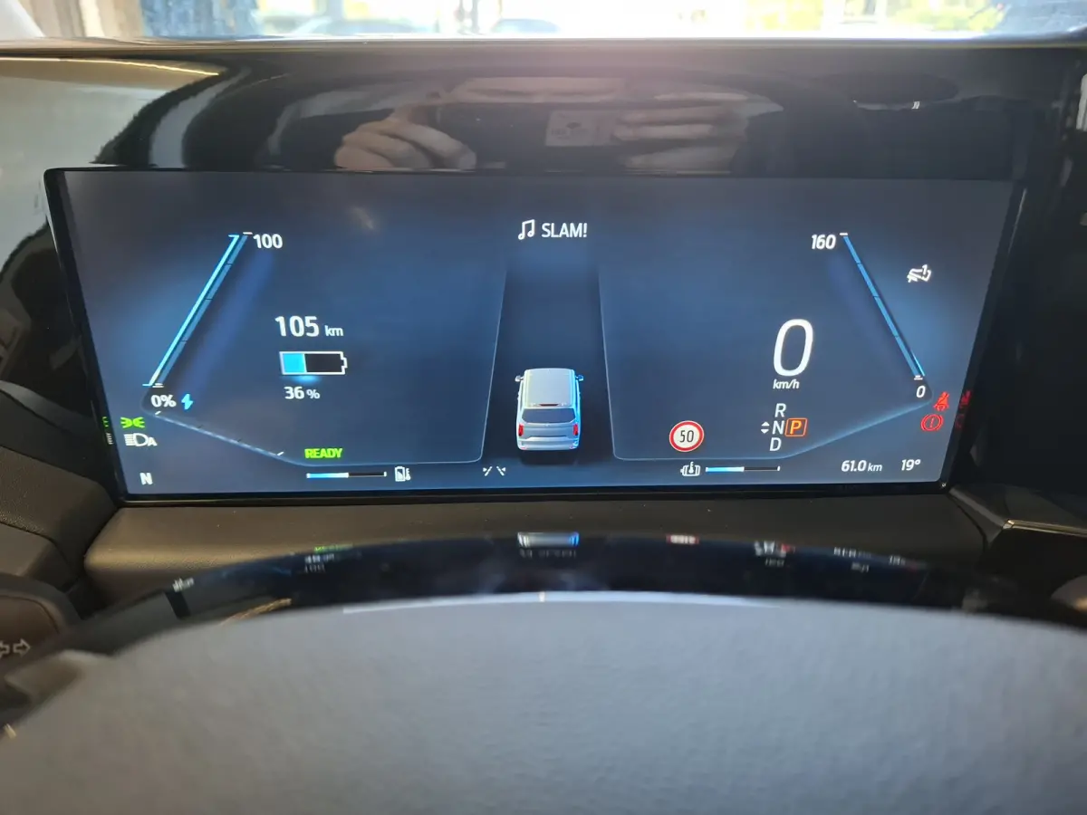 Cust. 340 L2H1 Sport 71 kWh | Nieuw!! | 370KM WLTP | 2.300 KG trekgewicht | Android/Apple Carplay | Voorstoelen/Stuur Verwarmd | Beide Kanten Schuifdeur | LM Velgen 17" | Airco |