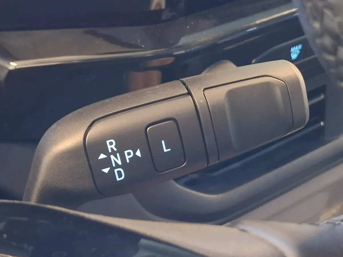 Cust. 340 L2H1 Sport 71 kWh | Nieuw!! | 370KM WLTP | 2.300 KG trekgewicht | Android/Apple Carplay | Voorstoelen/Stuur Verwarmd | Beide Kanten Schuifdeur | LM Velgen 17" | Airco |