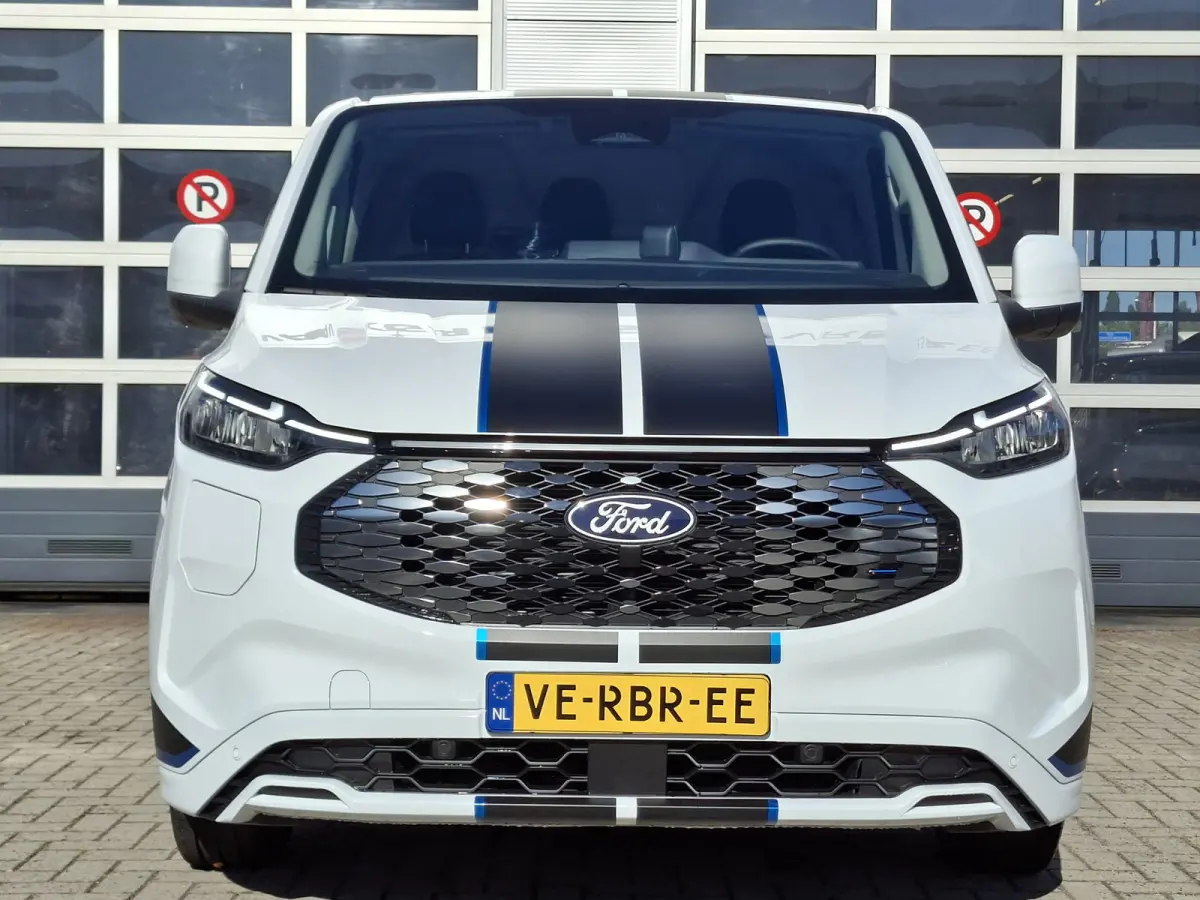 Cust. 340 L2H1 Sport 71 kWh | Nieuw!! | 370KM WLTP | 2.300 KG trekgewicht | Android/Apple Carplay | Voorstoelen/Stuur Verwarmd | Beide Kanten Schuifdeur | LM Velgen 17" | Airco |