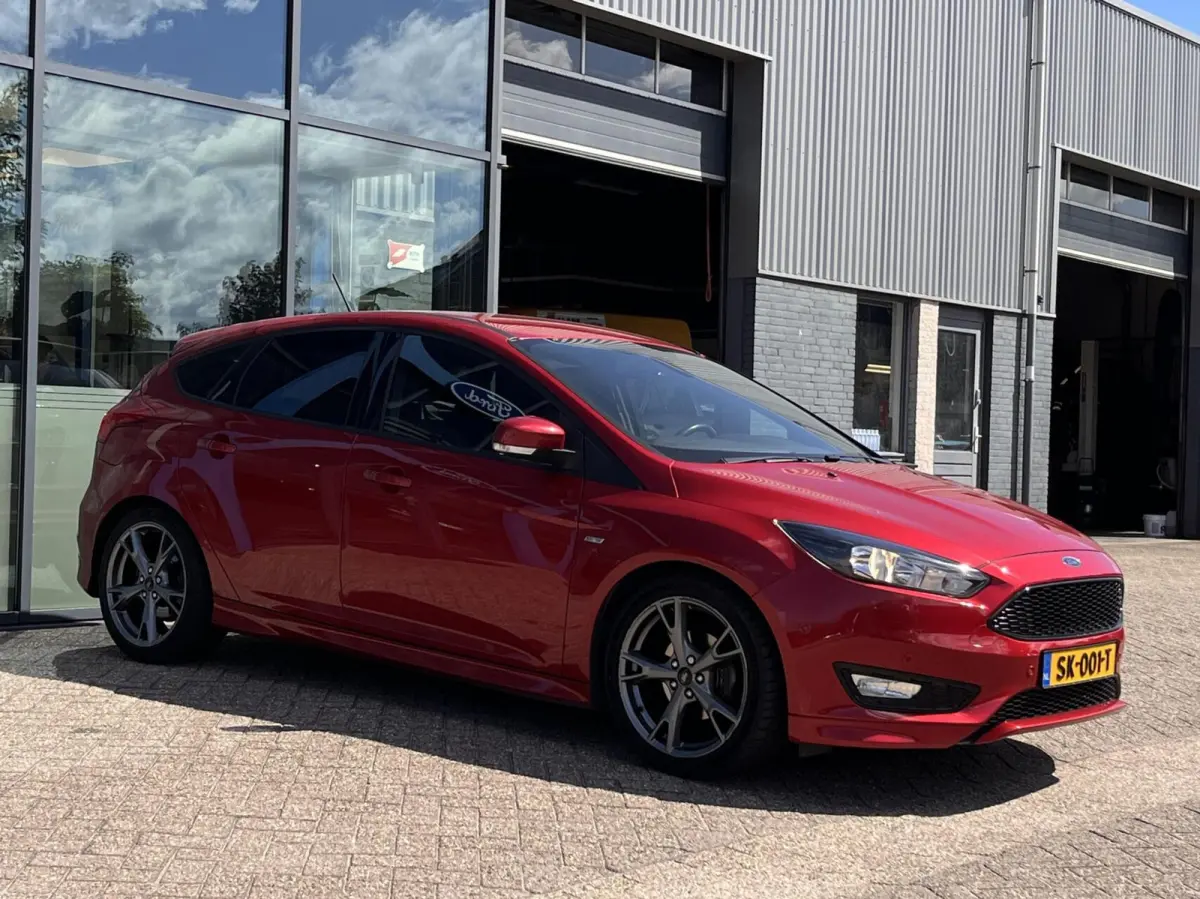 1.0 ST-Line 125PK Cruise Navi Carplay Climate Parkeersensoren Parkeer Assistent 18'' Velgen Privacy Glass *Sportief*