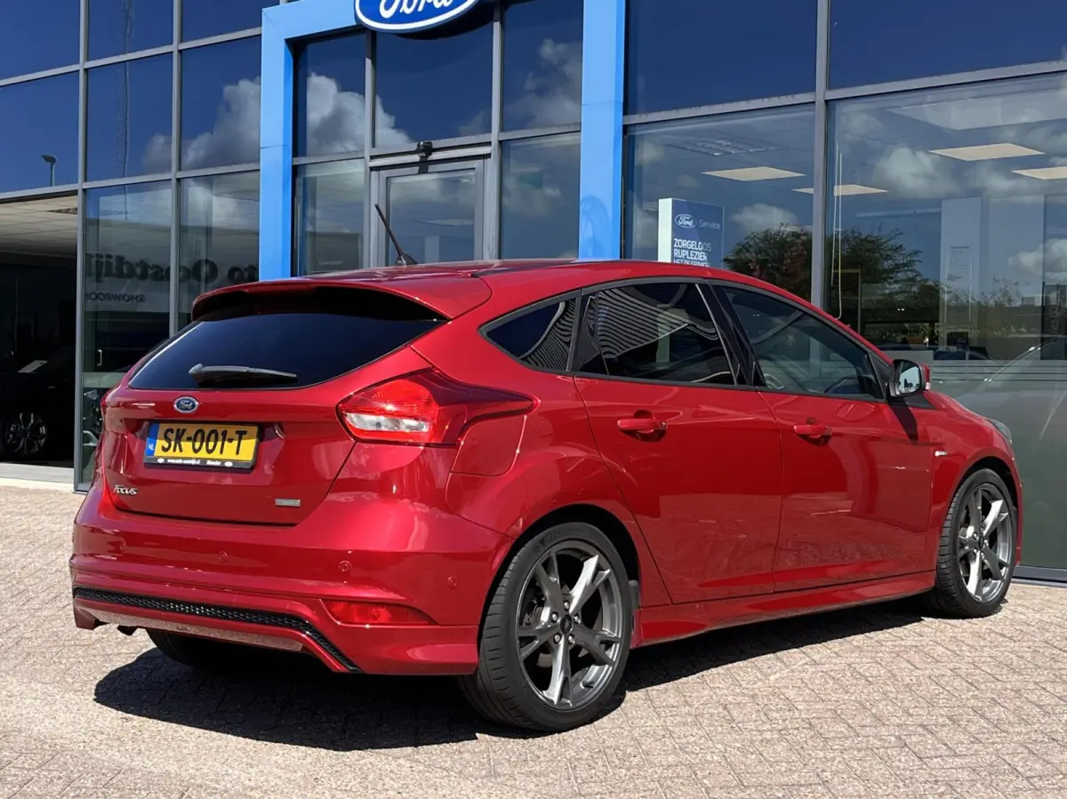 1.0 ST-Line 125PK Cruise Navi Carplay Climate Parkeersensoren Parkeer Assistent 18'' Velgen Privacy Glass *Sportief*