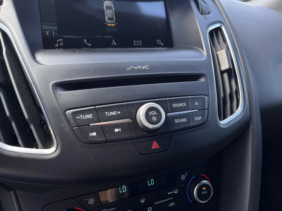 1.0 ST-Line 125PK Cruise Navi Carplay Climate Parkeersensoren Parkeer Assistent 18'' Velgen Privacy Glass *Sportief*