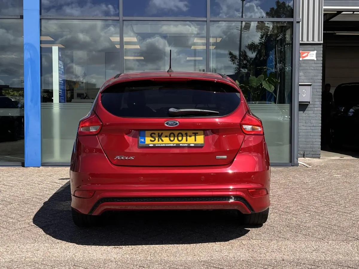 1.0 ST-Line 125PK Cruise Navi Carplay Climate Parkeersensoren Parkeer Assistent 18'' Velgen Privacy Glass *Sportief*