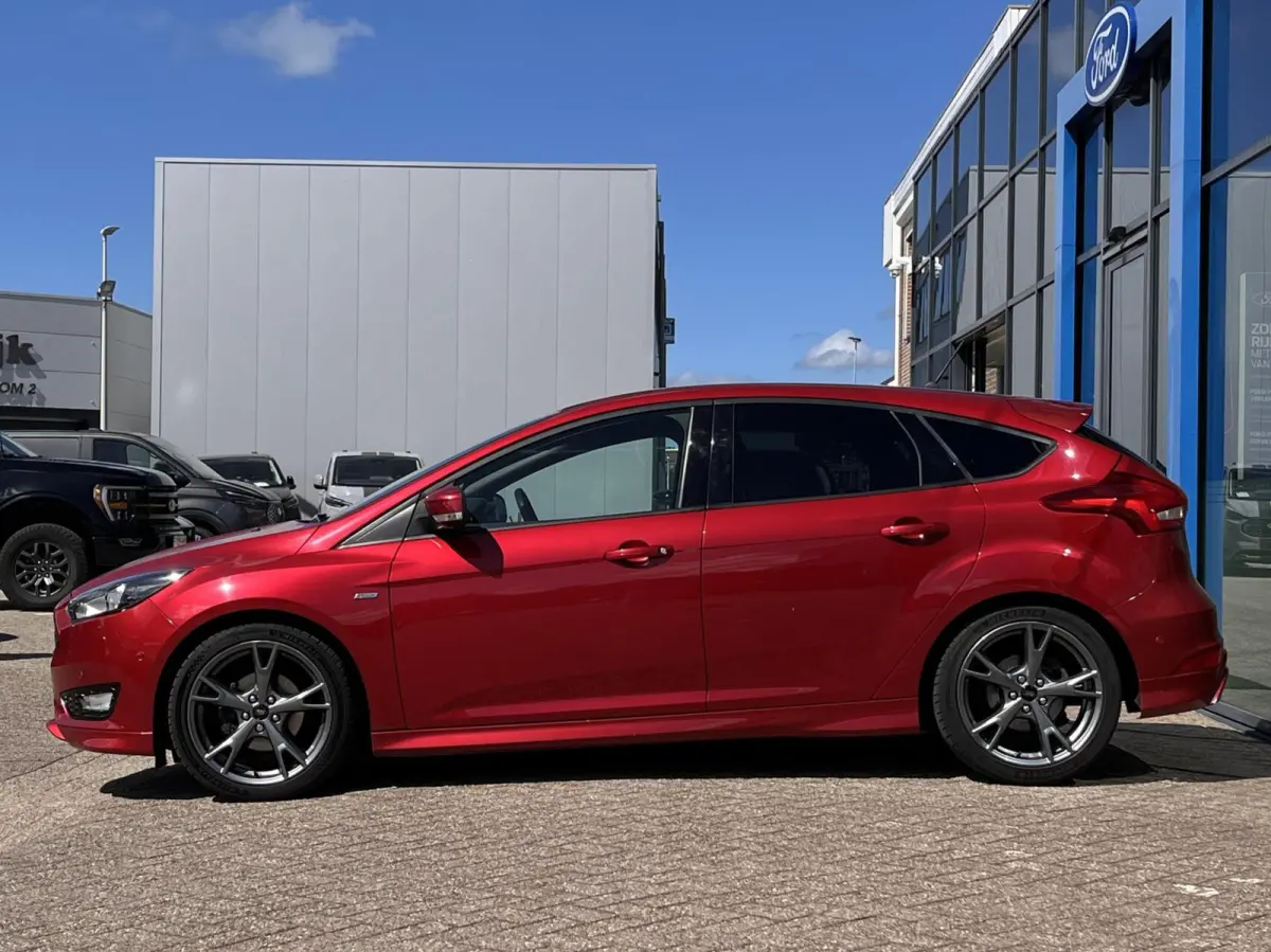 1.0 ST-Line 125PK Cruise Navi Carplay Climate Parkeersensoren Parkeer Assistent 18'' Velgen Privacy Glass *Sportief*