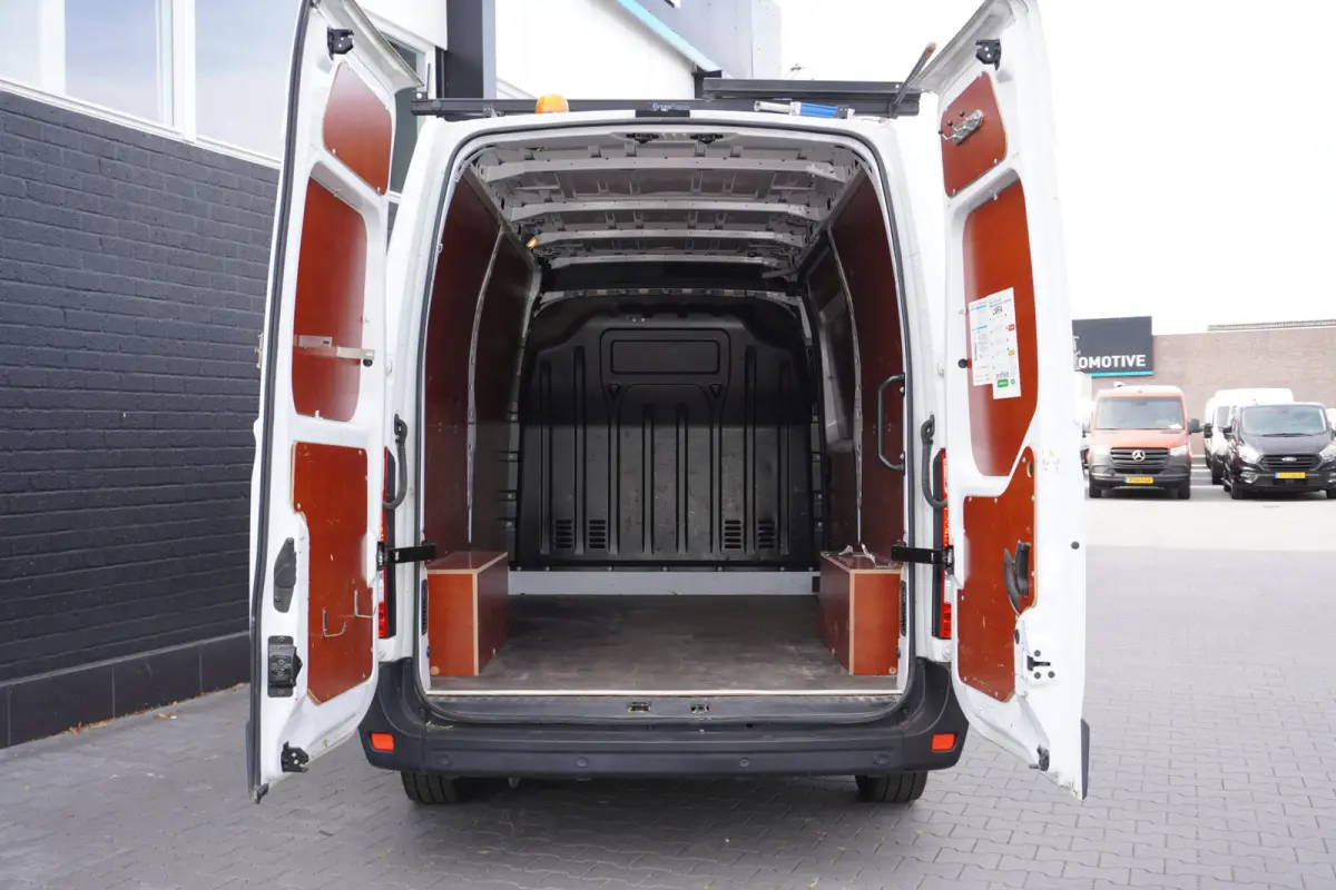 2.3 dCi 150PK L2H2 EURO 6 - Airco - Navi - Cruise - €14.950,- Excl.