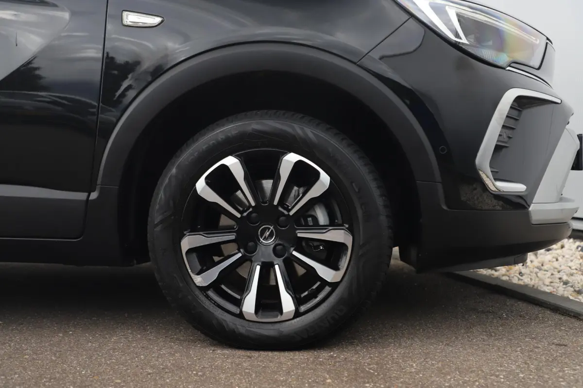 1.2 Turbo GS Line 131PK Automaat NIEUW MODEL Winter Pakket Navigatie Achteruitrijcamera Climate Cruise Control 16 inch Parkeersensoren
