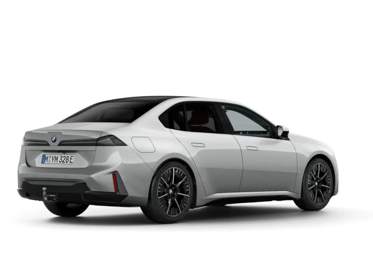 50 xDrive | First Edition | M Sportpakket | Verlichte Iconic Glow Grille | Harman Kardon | Trekhaak | Panoramadak