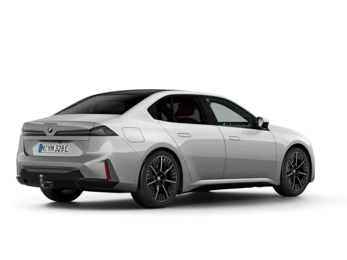 50 xDrive | First Edition | M Sportpakket | Verlichte Iconic Glow Grille | Harman Kardon | Trekhaak | Panoramadak