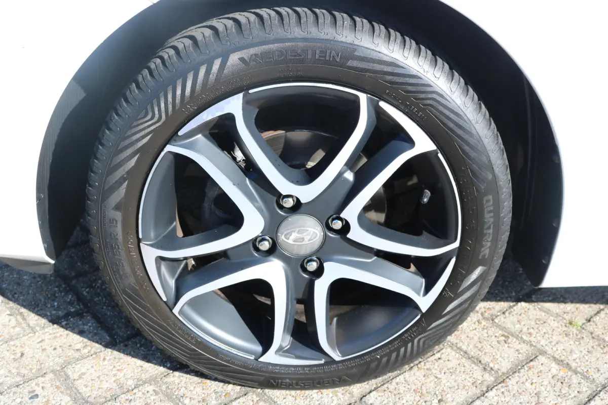 1.0i Comfort AIRCO | NAVI | CRUISE CONTROL | ALL SEASON | DAB | BLUETOOTH