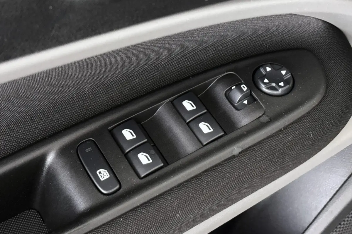 1.2 e-Hybrid Longitude Apple CarPlay 16" LMW