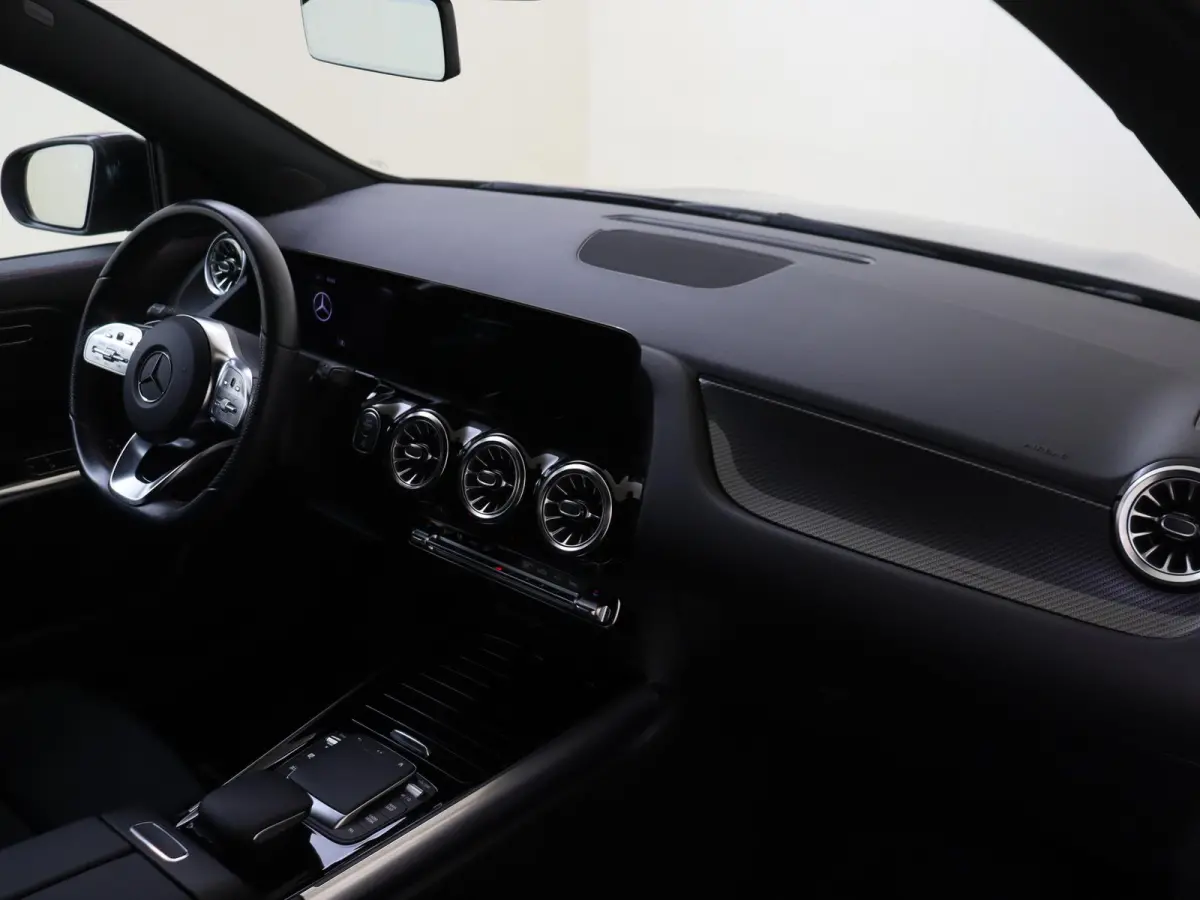 180 AMG Line / Panaromadak / Achteruitrijcamera / Night-Pakket /