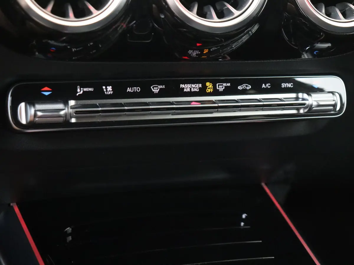180 AMG Line / Achteruitrijcamera / Night-Pakket /