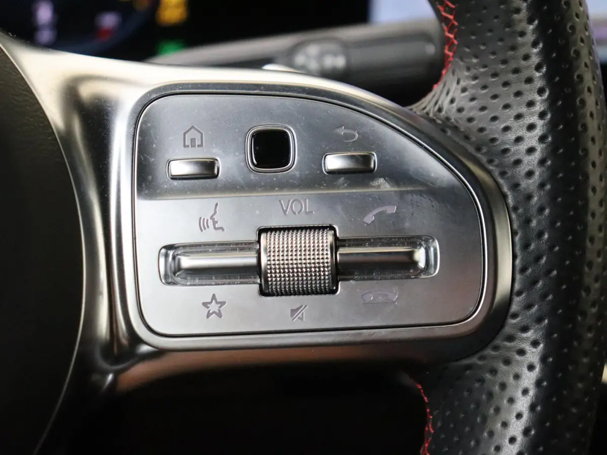 180 AMG Line / Achteruitrijcamera / Night-Pakket /