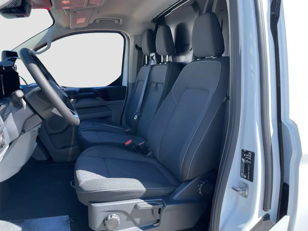 320 L1H1 Limited 71 kWh | Winterpack | Adap. Cruise Control | Trekhaak | Camera | | 13 polige trekhaak met Trailer Sway Control | 2 zitplaatsen rechtsvoor | 3-fase laadkabel mode 3 32A, 10 m