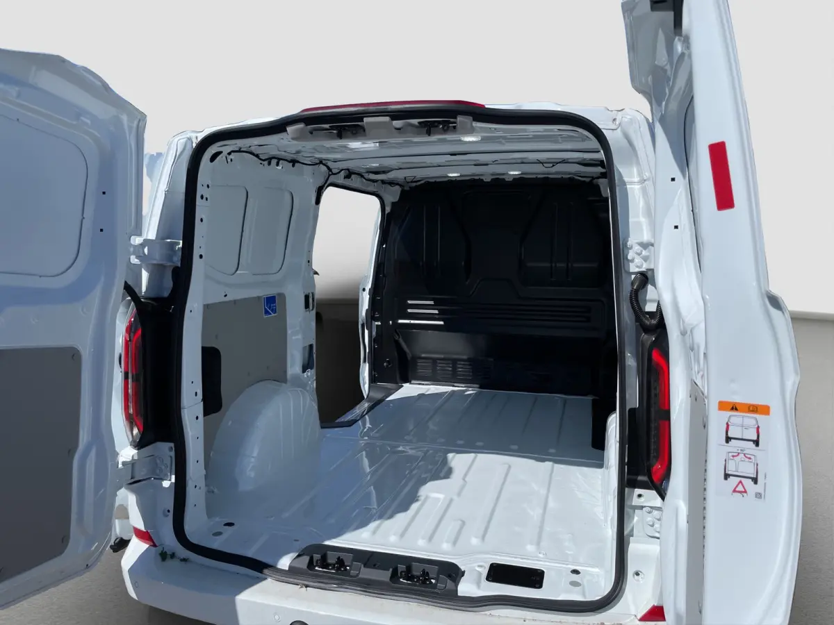 320 L1H1 Limited 71 kWh | Winterpack | Adap. Cruise Control | Trekhaak | Camera | | 13 polige trekhaak met Trailer Sway Control | 2 zitplaatsen rechtsvoor | 3-fase laadkabel mode 3 32A, 10 m