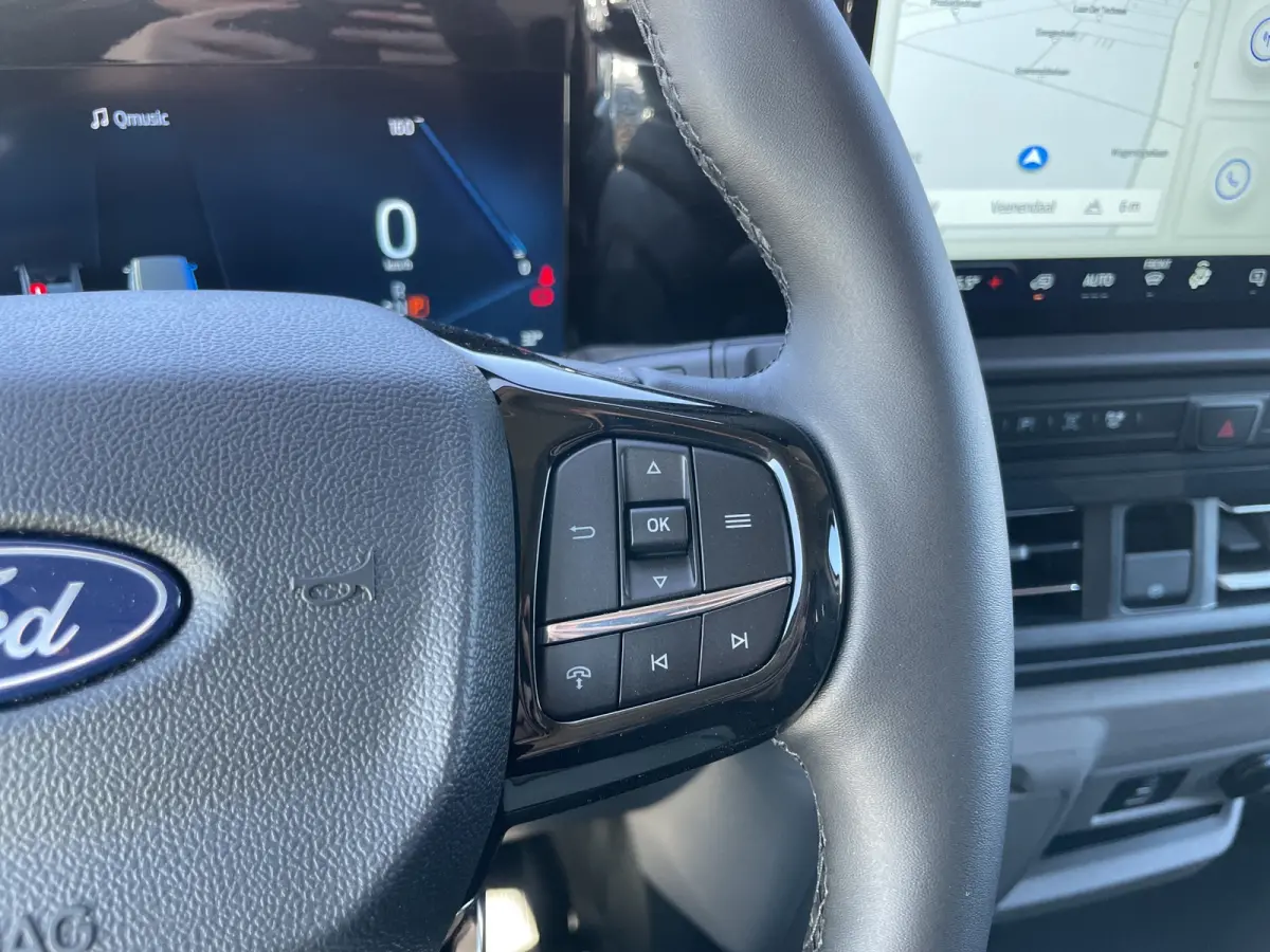 320 L1H1 Limited 71 kWh | Winterpack | Adap. Cruise Control | Trekhaak | Camera | | 13 polige trekhaak met Trailer Sway Control | 2 zitplaatsen rechtsvoor | 3-fase laadkabel mode 3 32A, 10 m