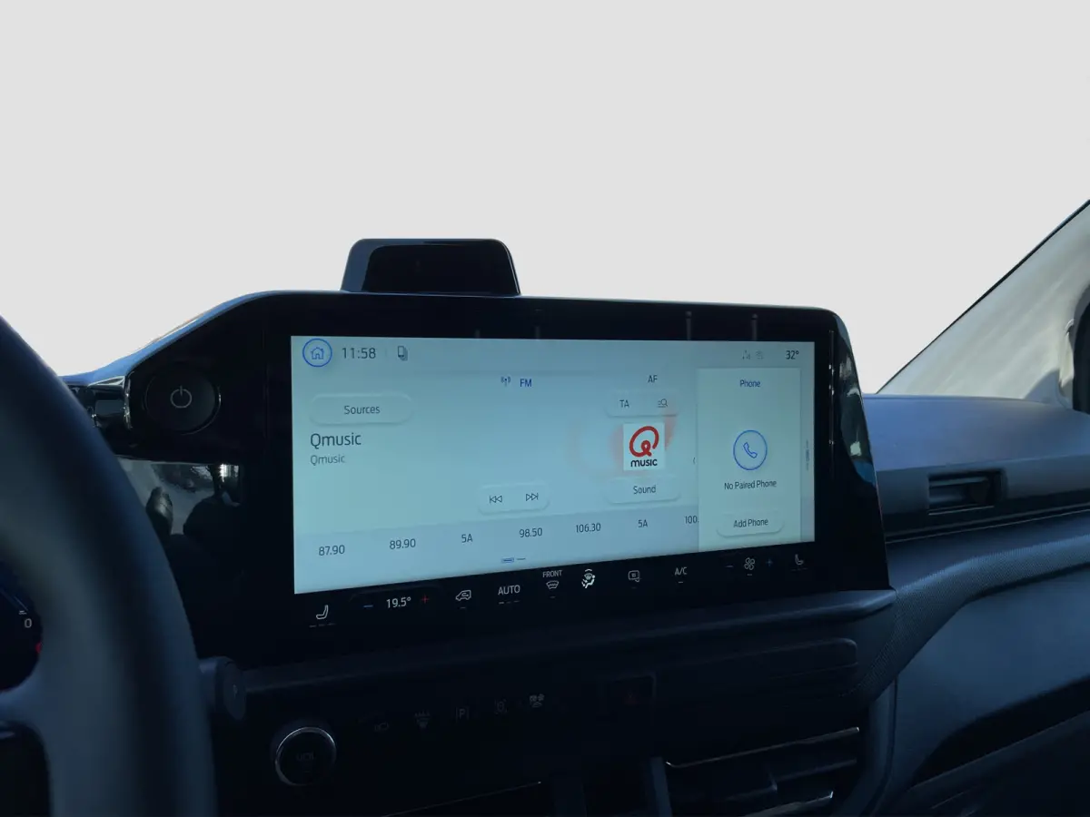 320 L1H1 Limited 71 kWh | Winterpack | Adap. Cruise Control | Trekhaak | Camera | | 13 polige trekhaak met Trailer Sway Control | 2 zitplaatsen rechtsvoor | 3-fase laadkabel mode 3 32A, 10 m