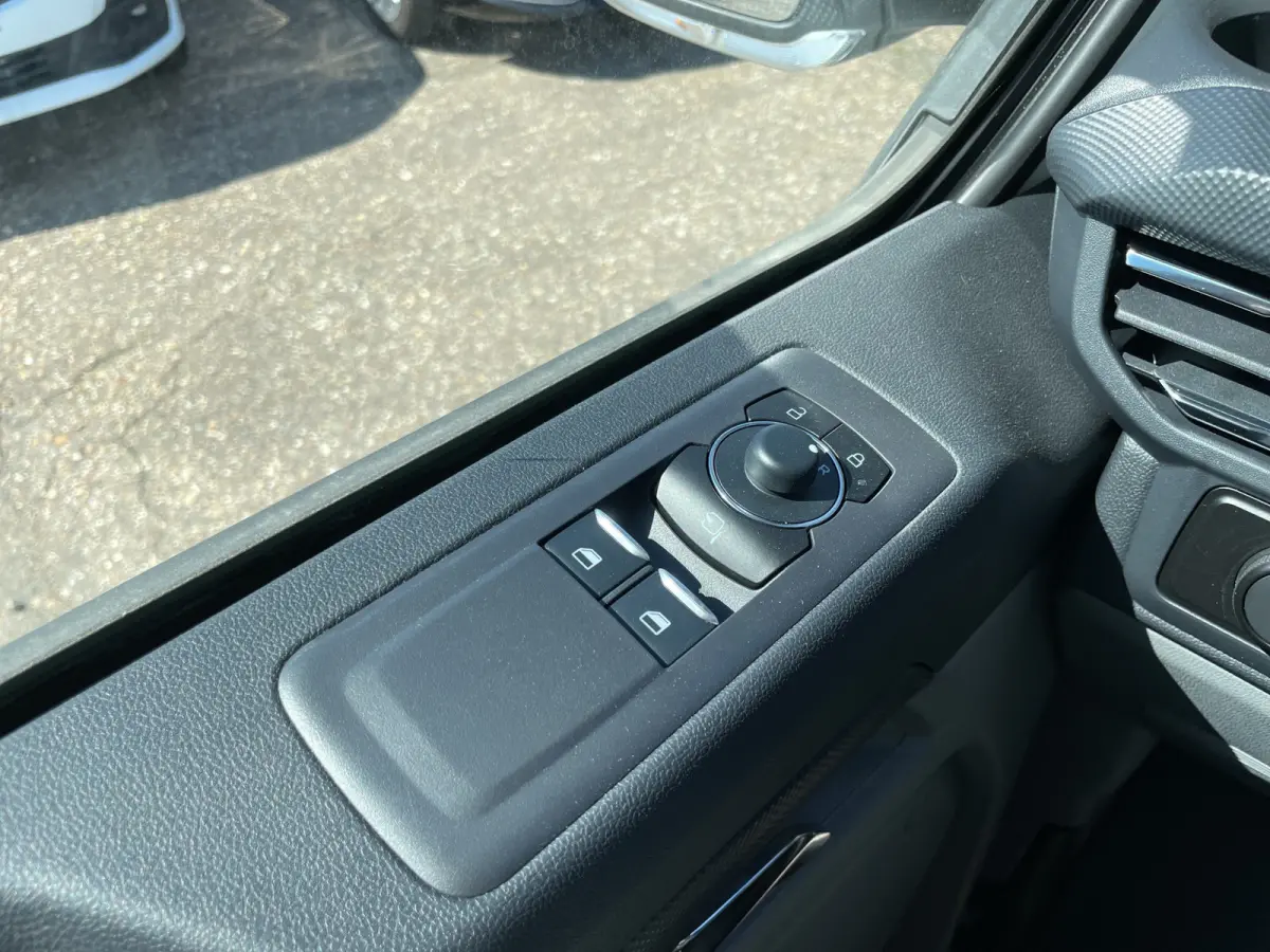 320 L1H1 Limited 71 kWh | Winterpack | Adap. Cruise Control | Trekhaak | Camera | | 13 polige trekhaak met Trailer Sway Control | 2 zitplaatsen rechtsvoor | 3-fase laadkabel mode 3 32A, 10 m