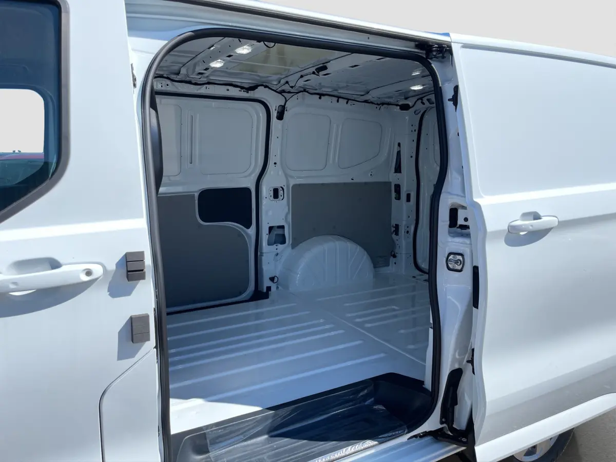 320 L1H1 Limited 71 kWh | Winterpack | Adap. Cruise Control | Trekhaak | Camera | | 13 polige trekhaak met Trailer Sway Control | 2 zitplaatsen rechtsvoor | 3-fase laadkabel mode 3 32A, 10 m