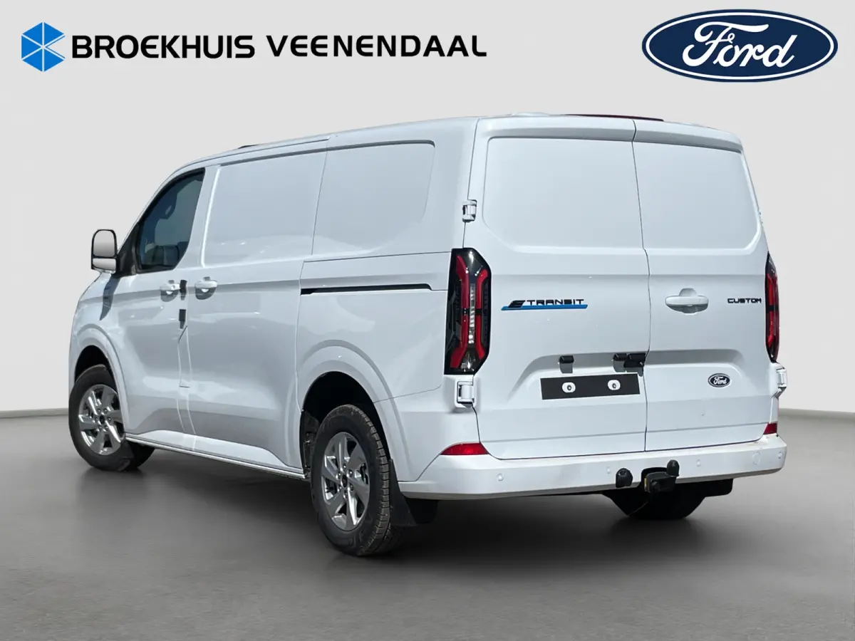 320 L1H1 Limited 71 kWh | Winterpack | Adap. Cruise Control | Trekhaak | Camera | | 13 polige trekhaak met Trailer Sway Control | 2 zitplaatsen rechtsvoor | 3-fase laadkabel mode 3 32A, 10 m