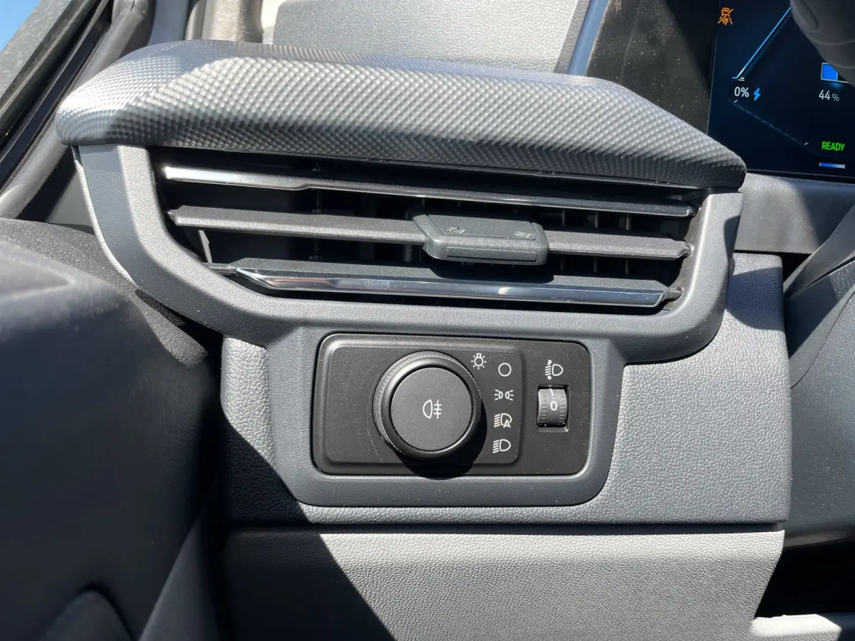320 L1H1 Limited 71 kWh | Winterpack | Adap. Cruise Control | Trekhaak | Camera | | 13 polige trekhaak met Trailer Sway Control | 2 zitplaatsen rechtsvoor | 3-fase laadkabel mode 3 32A, 10 m
