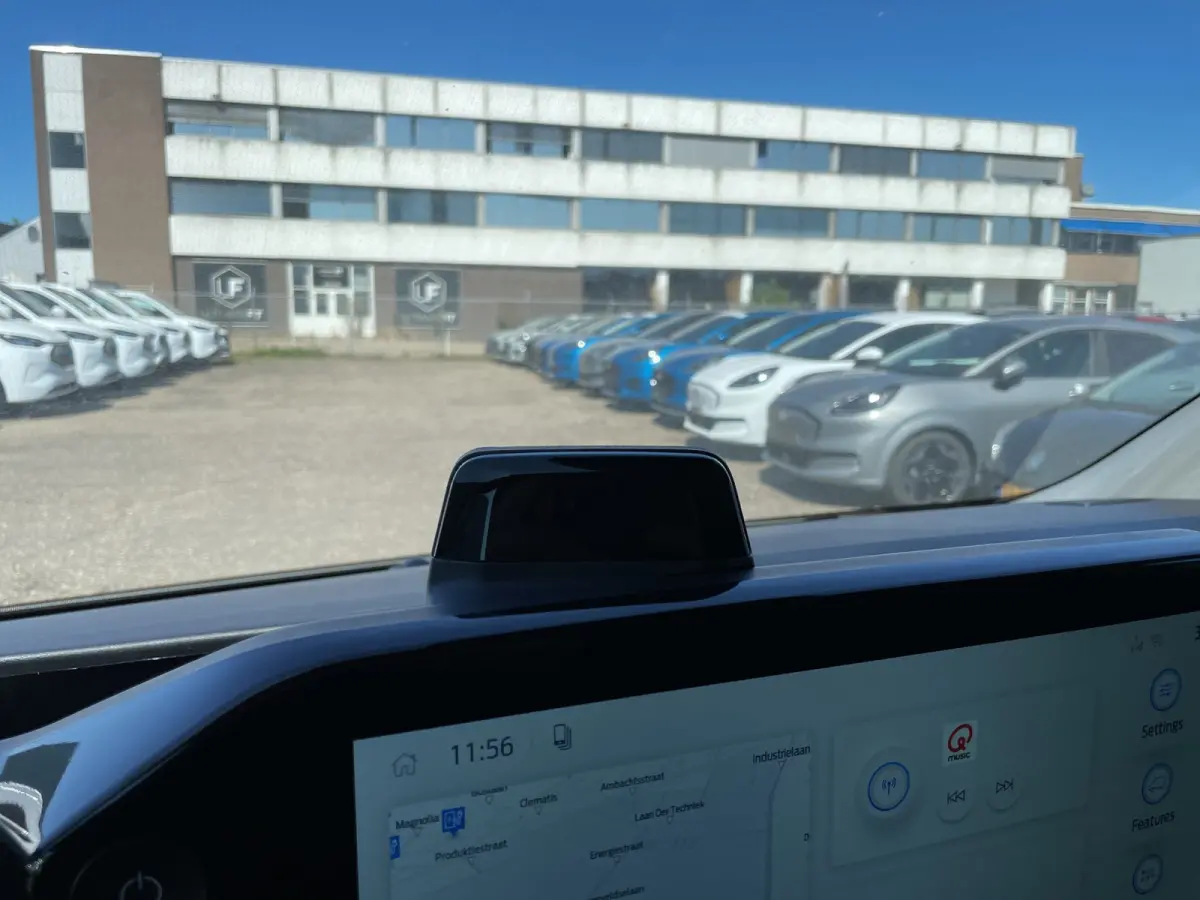 320 L1H1 Limited 71 kWh | Winterpack | Adap. Cruise Control | Trekhaak | Camera | | 13 polige trekhaak met Trailer Sway Control | 2 zitplaatsen rechtsvoor | 3-fase laadkabel mode 3 32A, 10 m