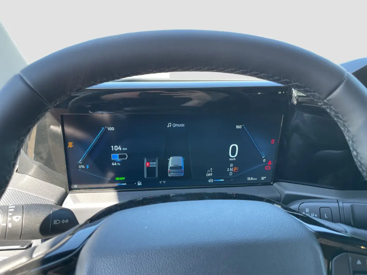 320 L1H1 Limited 71 kWh | Winterpack | Adap. Cruise Control | Trekhaak | Camera | | 13 polige trekhaak met Trailer Sway Control | 2 zitplaatsen rechtsvoor | 3-fase laadkabel mode 3 32A, 10 m