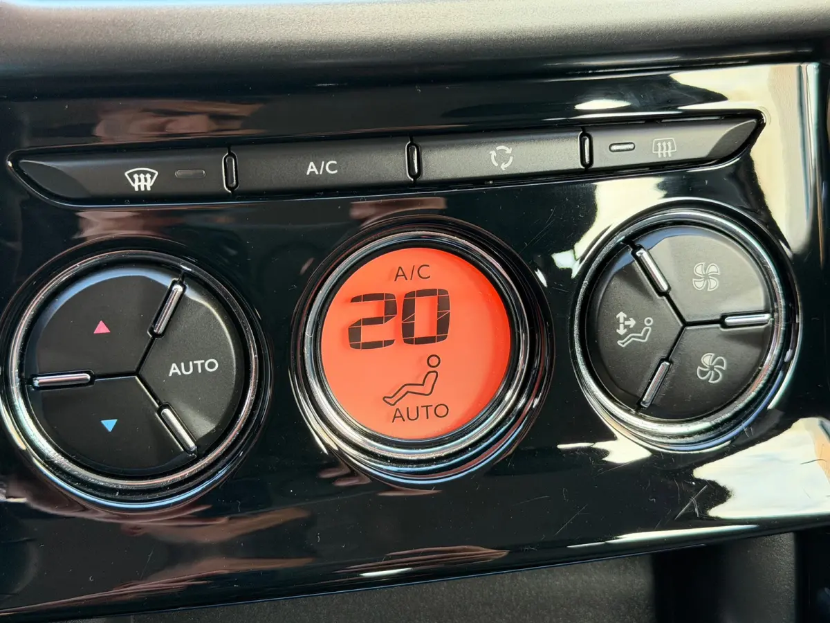 1.2 PureTech Feel Edition|2e Eigenaar|Navi|Climate|Cruise|PDC|LMV|ElektrischeRamen|Bleutooth|Isofix|DealerOnderhouden|