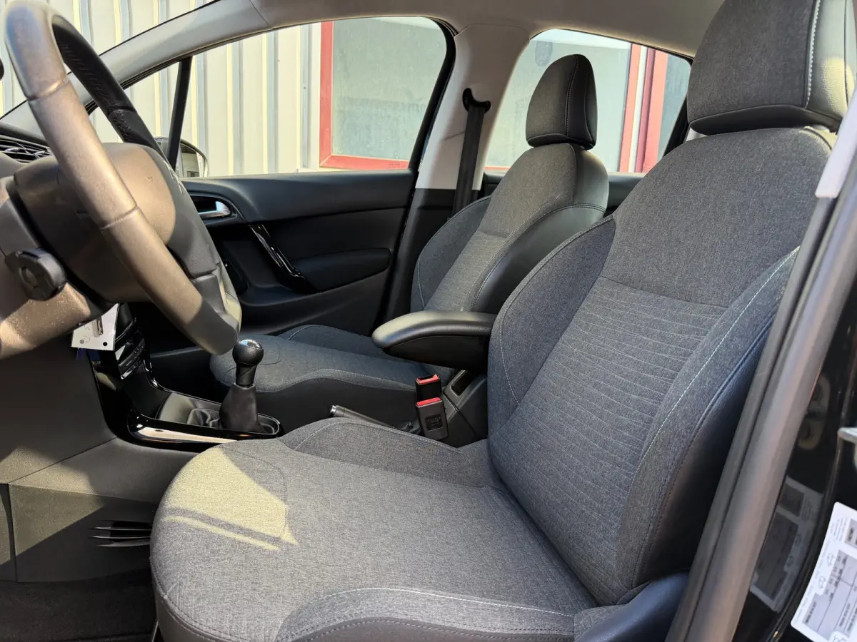 1.2 PureTech Feel Edition|2e Eigenaar|Navi|Climate|Cruise|PDC|LMV|ElektrischeRamen|Bleutooth|Isofix|DealerOnderhouden|