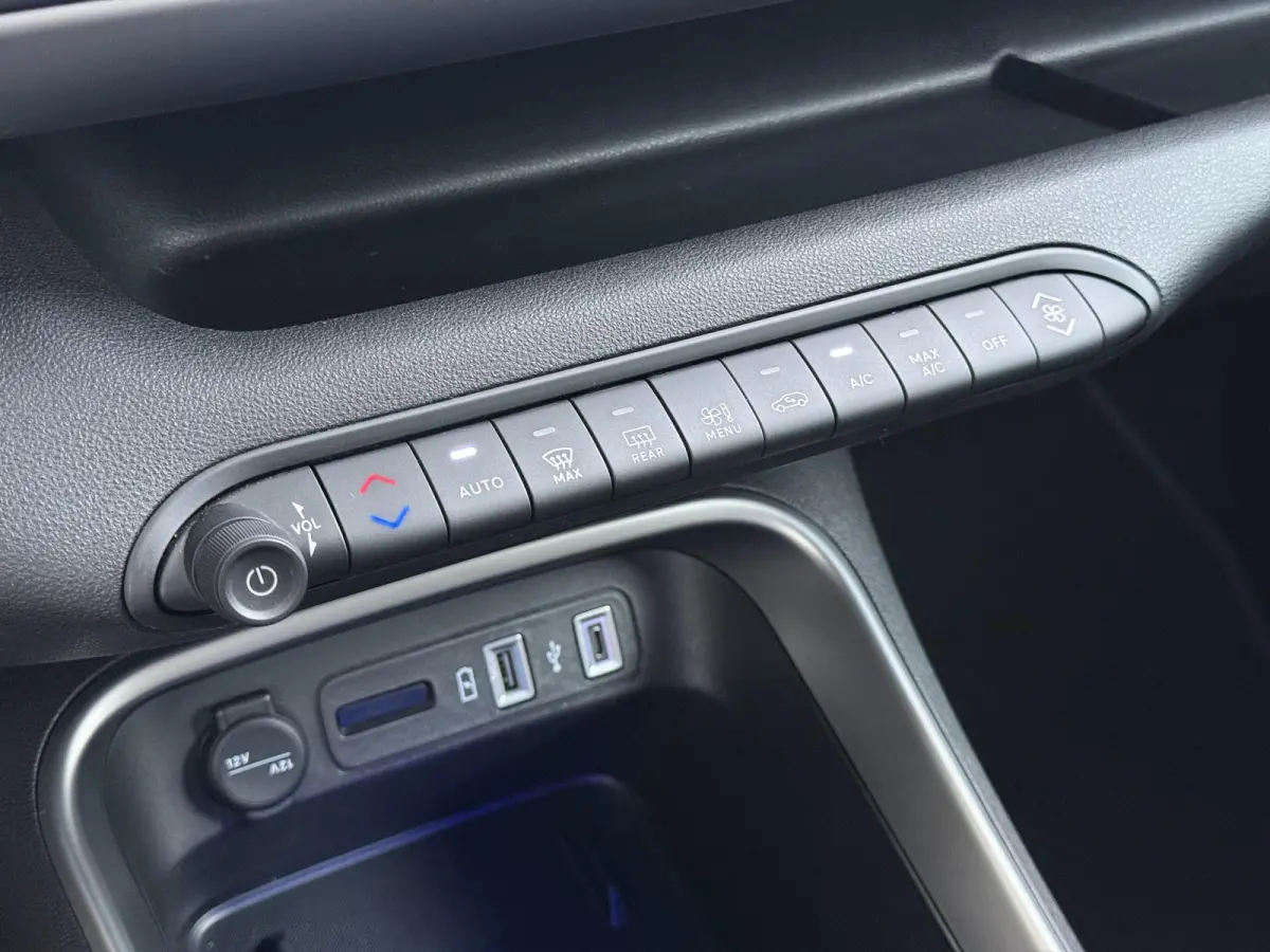 Summit 100pk | Navigatie via Apple Carplay en Android auto | Camera achter | cruise control | Lichtmetalen velgen | Automatische airco