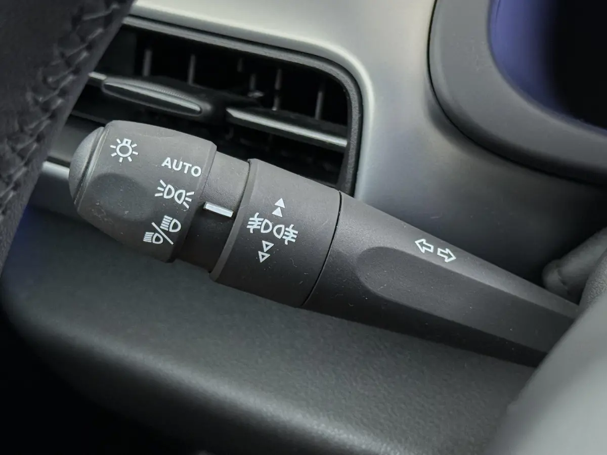 Summit 100pk | Navigatie via Apple Carplay en Android auto | Camera achter | cruise control | Lichtmetalen velgen | Automatische airco