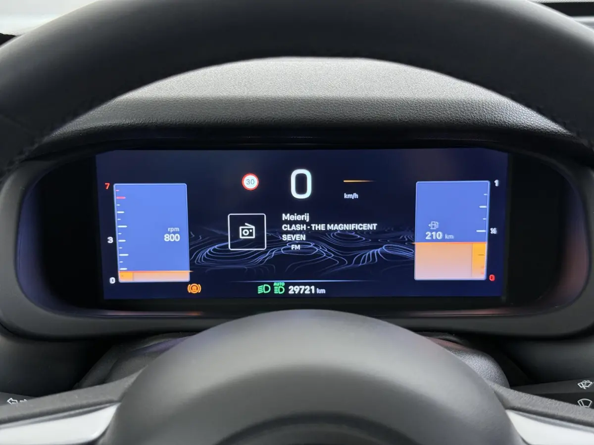Summit 100pk | Navigatie via Apple Carplay en Android auto | Camera achter | cruise control | Lichtmetalen velgen | Automatische airco
