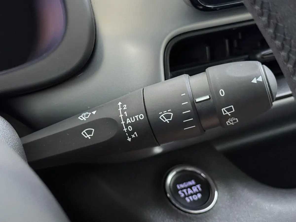 Summit 100pk | Navigatie via Apple Carplay en Android auto | Camera achter | cruise control | Lichtmetalen velgen | Automatische airco
