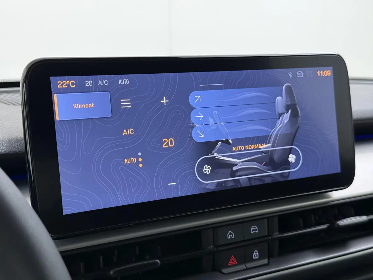 Summit 100pk | Navigatie via Apple Carplay en Android auto | Camera achter | cruise control | Lichtmetalen velgen | Automatische airco