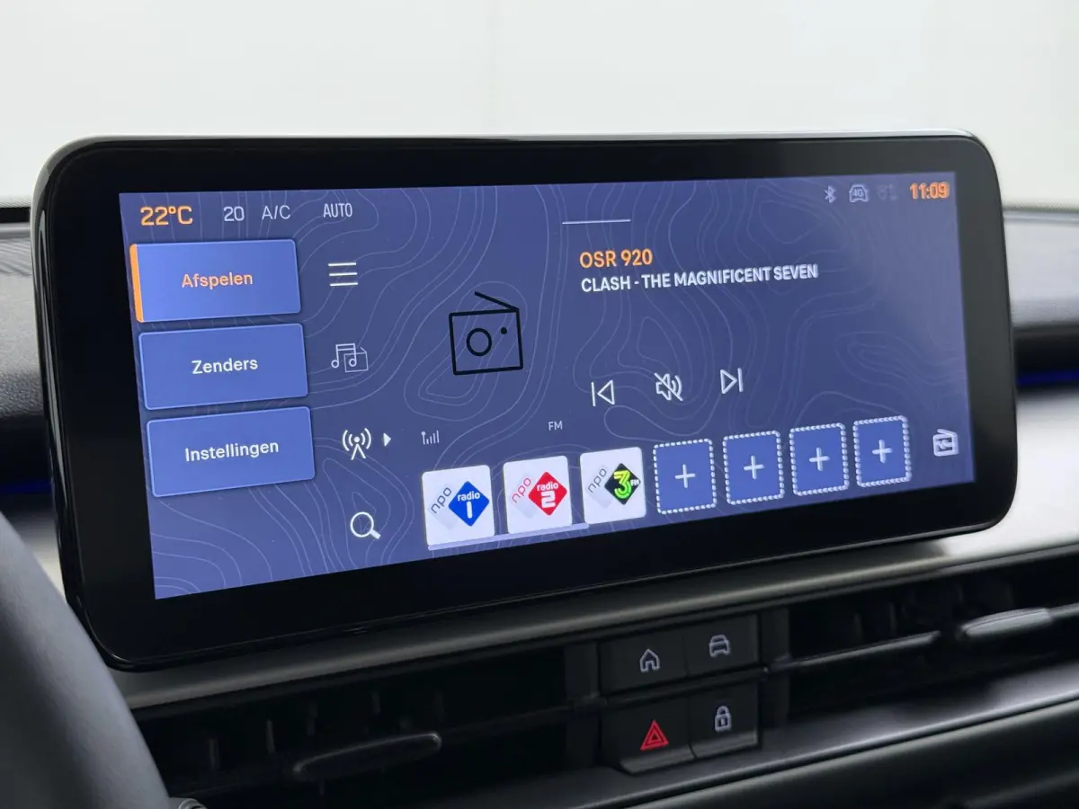 Summit 100pk | Navigatie via Apple Carplay en Android auto | Camera achter | cruise control | Lichtmetalen velgen | Automatische airco