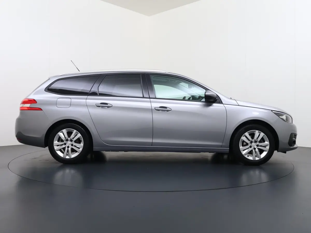 Blue Lease Executive 110pk | Trekhaak | Navigatie | Automatische airco | Cruise control | Parkeersensoren achter | Lichtmetalen velgen | Apple Carplay en Android auto