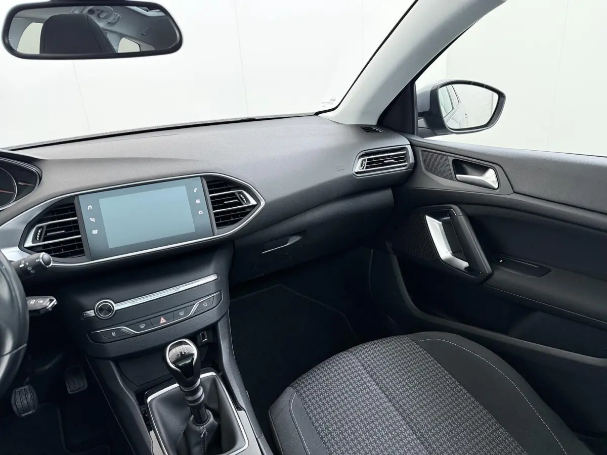 Blue Lease Executive 110pk | Trekhaak | Navigatie | Automatische airco | Cruise control | Parkeersensoren achter | Lichtmetalen velgen | Apple Carplay en Android auto