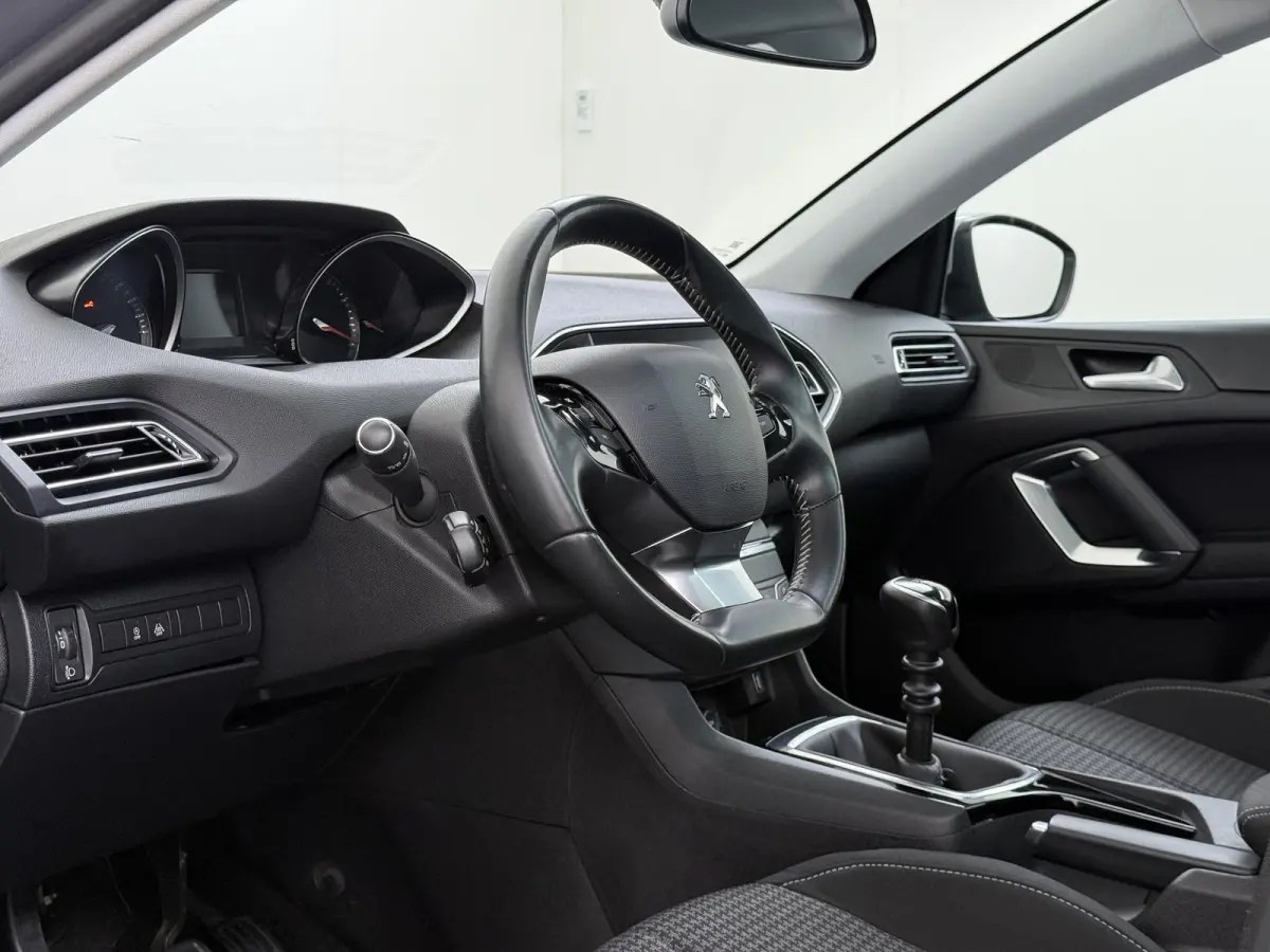Blue Lease Executive 110pk | Trekhaak | Navigatie | Automatische airco | Cruise control | Parkeersensoren achter | Lichtmetalen velgen | Apple Carplay en Android auto