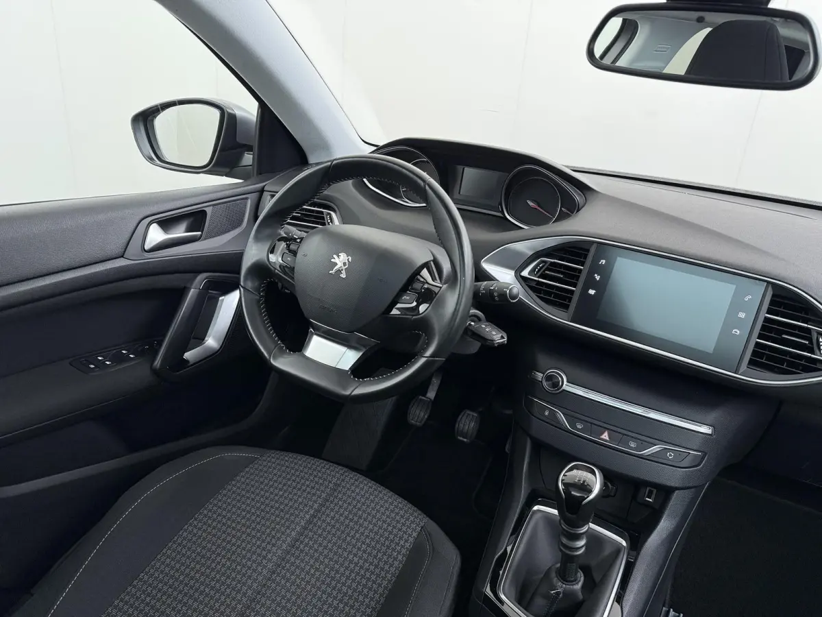 Blue Lease Executive 110pk | Trekhaak | Navigatie | Automatische airco | Cruise control | Parkeersensoren achter | Lichtmetalen velgen | Apple Carplay en Android auto