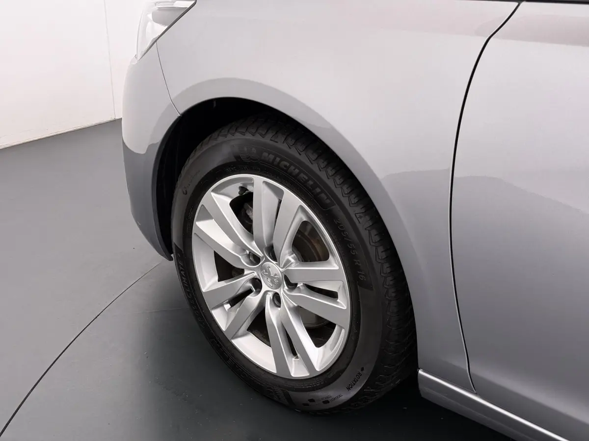 Blue Lease Executive 110pk | Trekhaak | Navigatie | Automatische airco | Cruise control | Parkeersensoren achter | Lichtmetalen velgen | Apple Carplay en Android auto