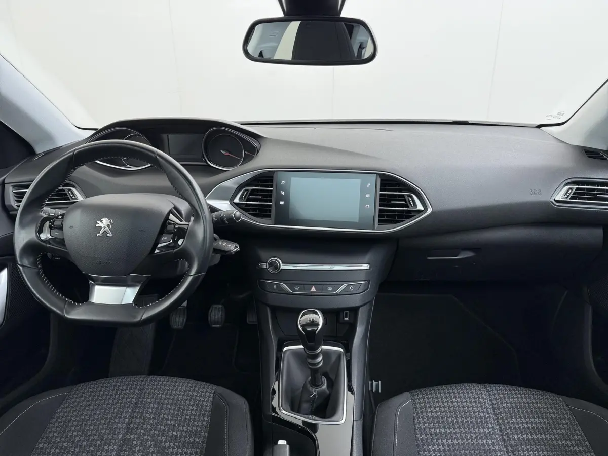 Blue Lease Executive 110pk | Trekhaak | Navigatie | Automatische airco | Cruise control | Parkeersensoren achter | Lichtmetalen velgen | Apple Carplay en Android auto