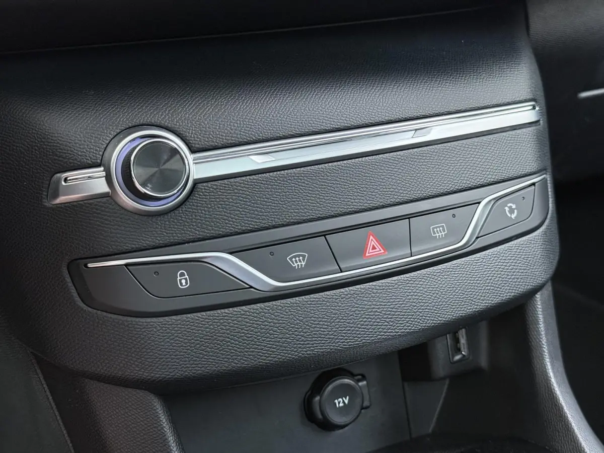 Blue Lease Executive 110pk | Trekhaak | Navigatie | Automatische airco | Cruise control | Parkeersensoren achter | Lichtmetalen velgen | Apple Carplay en Android auto