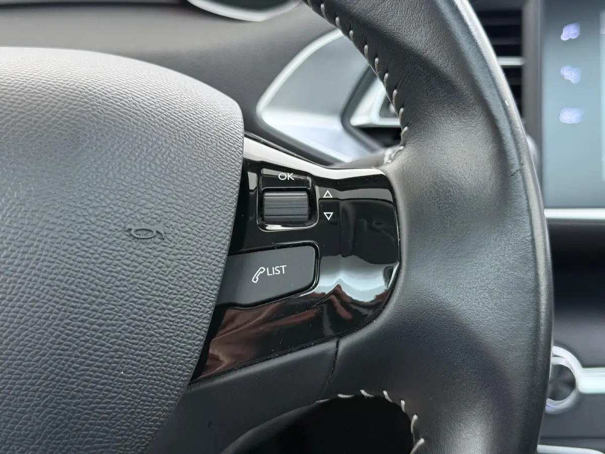 Blue Lease Executive 110pk | Trekhaak | Navigatie | Automatische airco | Cruise control | Parkeersensoren achter | Lichtmetalen velgen | Apple Carplay en Android auto