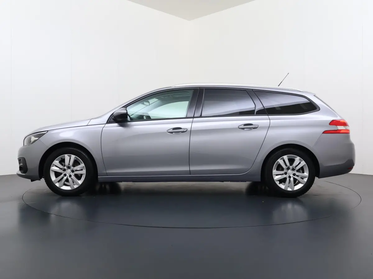 Blue Lease Executive 110pk | Trekhaak | Navigatie | Automatische airco | Cruise control | Parkeersensoren achter | Lichtmetalen velgen | Apple Carplay en Android auto
